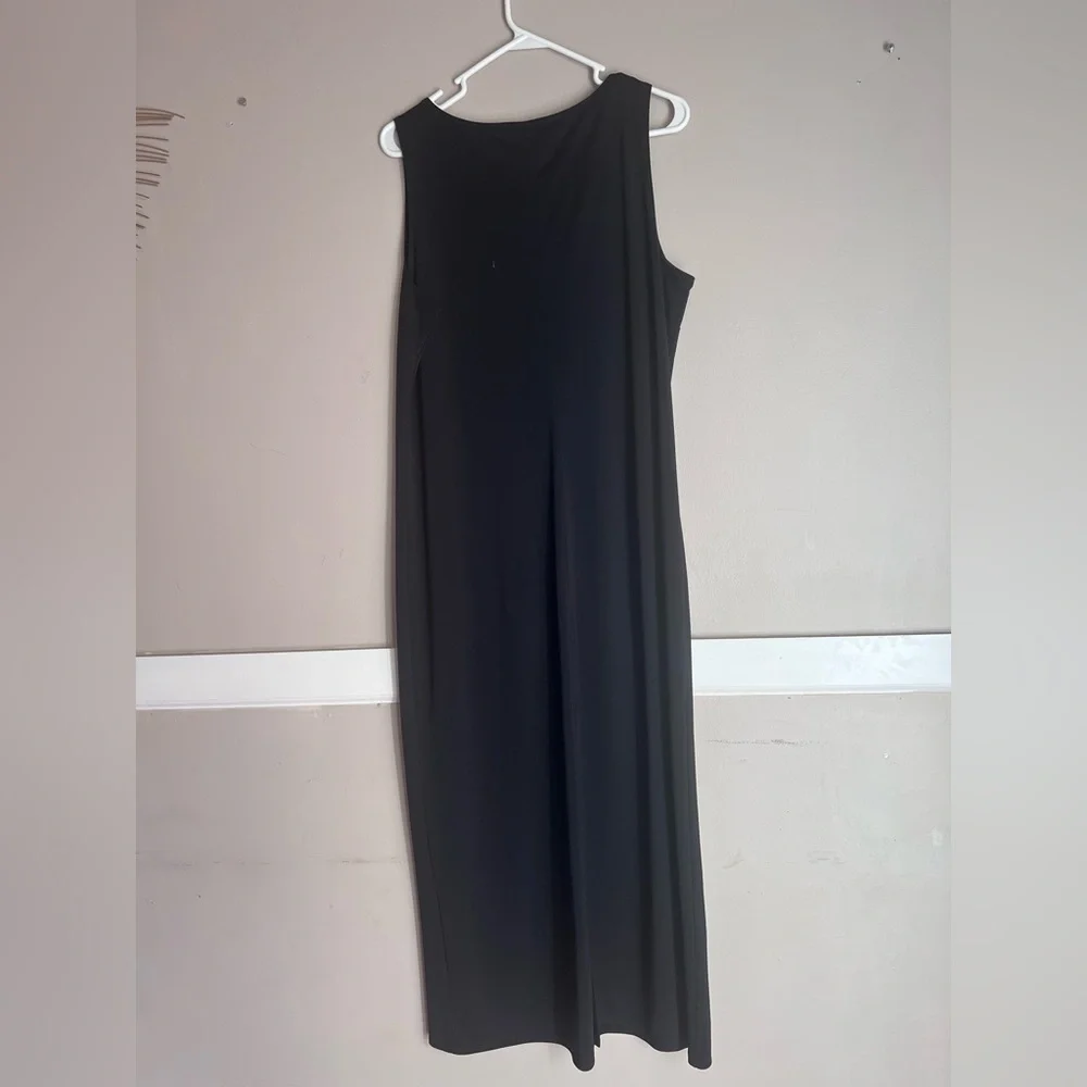 Elegant Black Sleeveless Dress